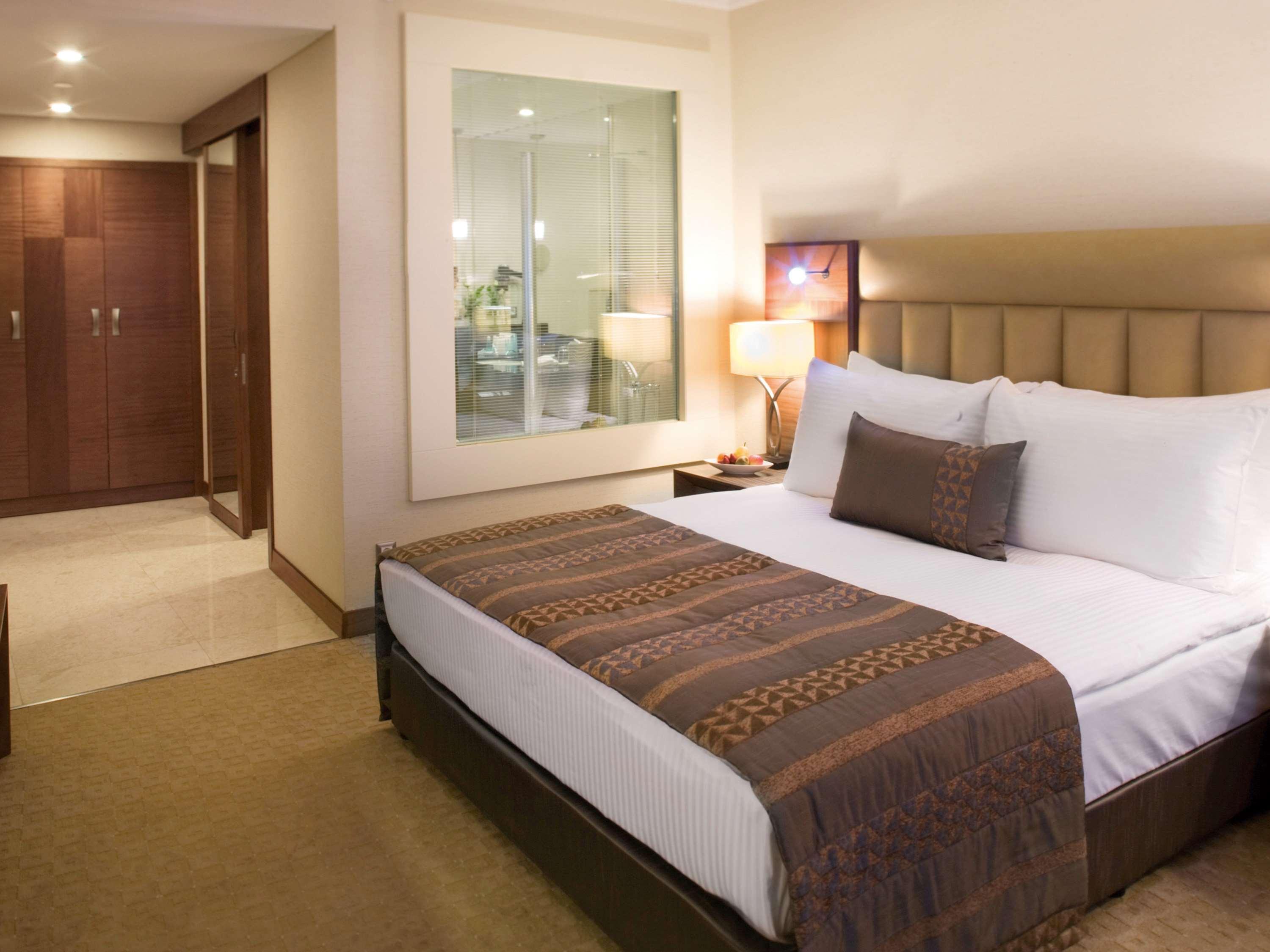 Executive номер. Mövenpick Hotel Izmir 5*. Movenpick Турция. Отель Мовенпик Анапа. Мовенпик Текирова номера до реновации фото.